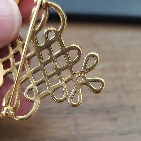 Elegant Gold Tone Museum of Fine Art, Knot brooch marked MFA - Picture 3 of 3